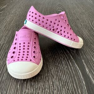 Native Jefferson Shoes in Winterberry